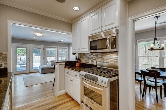 Building Photo - 3182 Clairwood Terrace