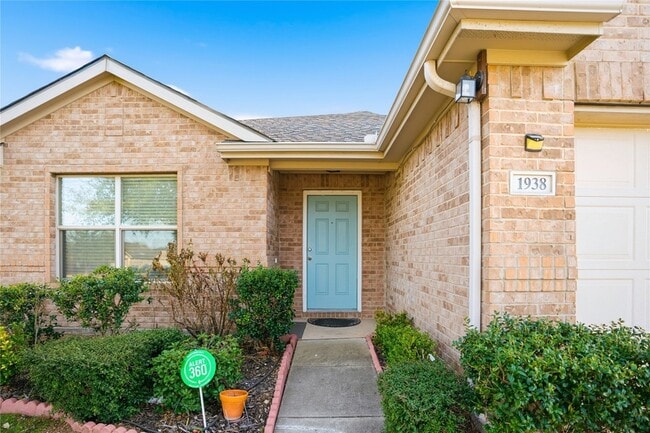 Building Photo - 1938 Castaway Dr