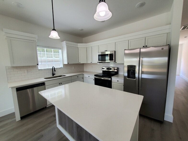 Building Photo - 818 Berry Rd