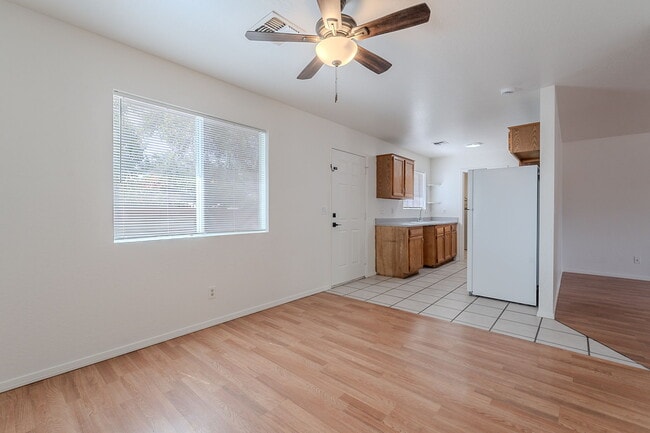 Building Photo - 402 N 101st Pl