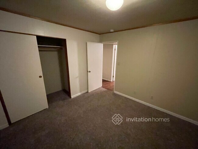 Building Photo - 855 Maplewood Ave