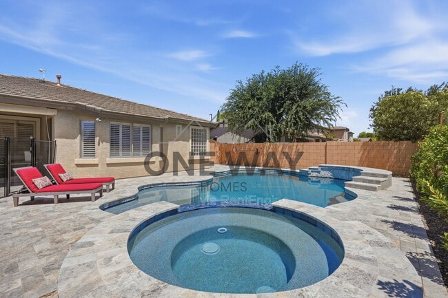 Building Photo - 587 E Benrich Dr