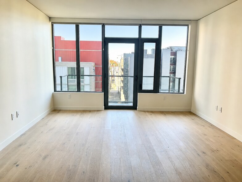 Building Photo - 2510 6th Ave