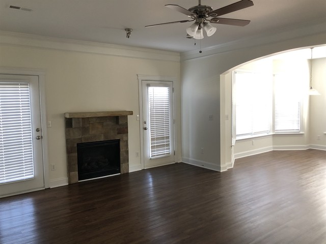 Building Photo - 8100 Lynwood Square