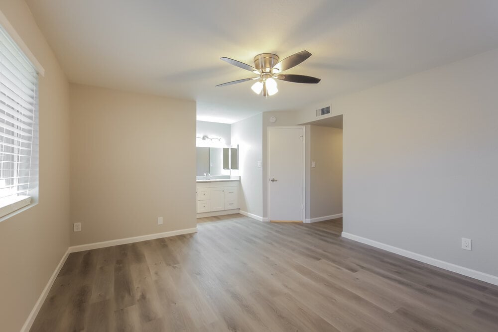 Building Photo - 3945 W Meadow Dr