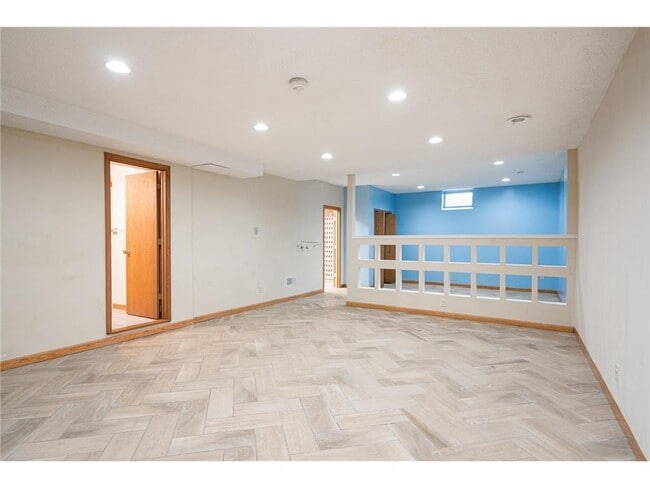 Building Photo - 3620 Saratoga Ln N