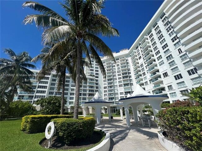 Building Photo - 5161 Collins Ave
