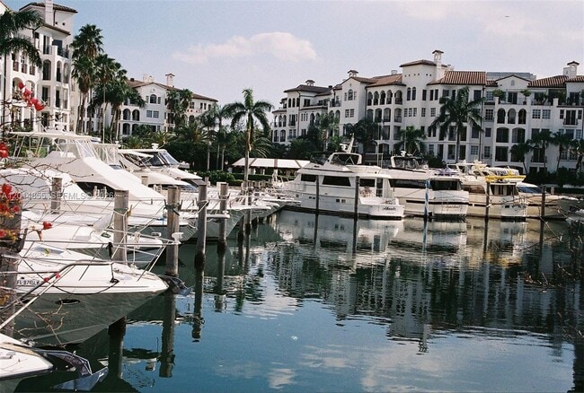 Building Photo - 2000 Island Blvd