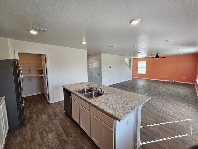 Building Photo - Spacious 4-bedroom Home in Panama City, FL - Perfect for long-term rental! *1/2 Off 1st Month's R...