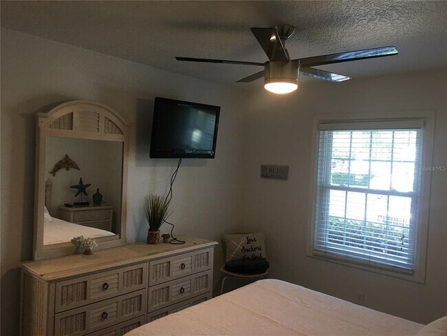 Building Photo - 5174 Beach Dr SE