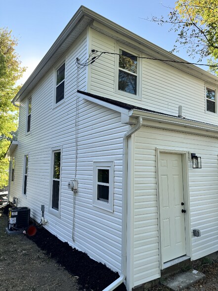 Building Photo - 509 N Elm St