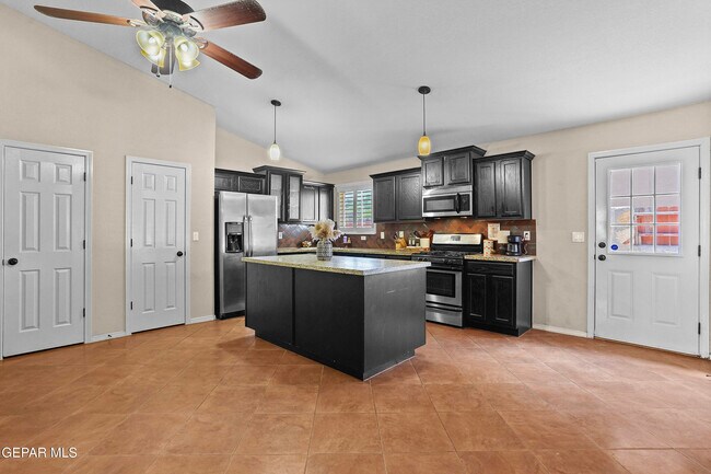 Building Photo - 11004 Ray Mena Ln
