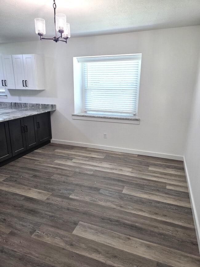 Building Photo - 119 Merry Mark Dr