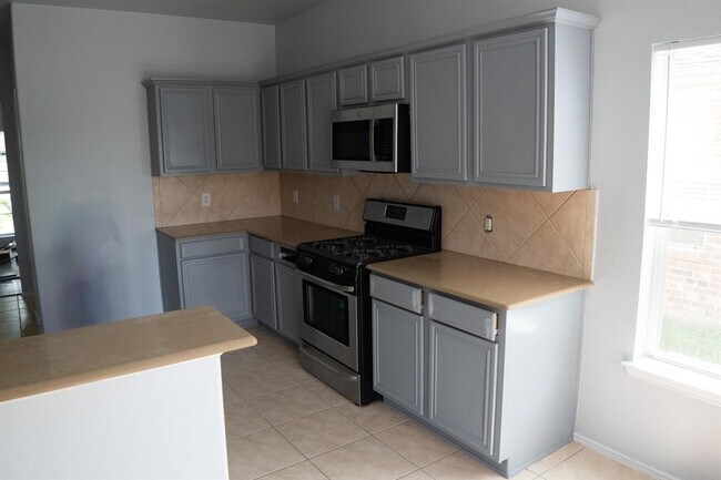 Building Photo - 8727 Cedar Walk Dr