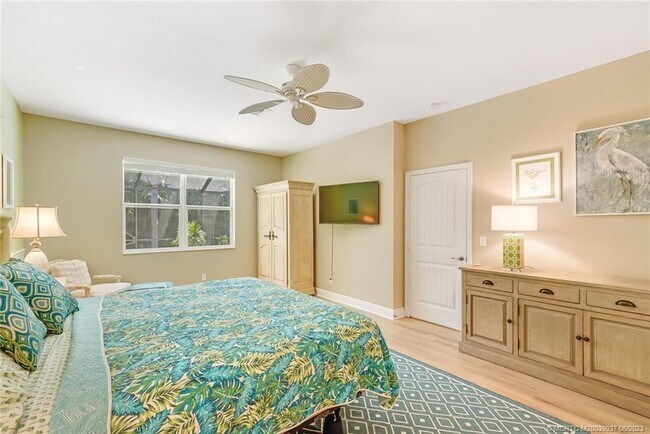 Building Photo - 521 NE Abaca Way