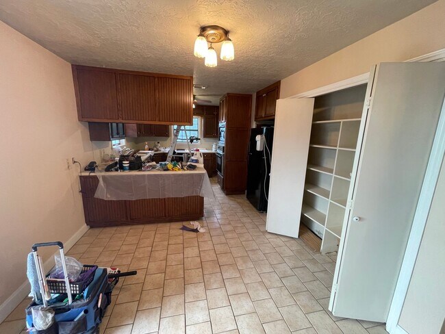 Building Photo - NEW ON MARKET
