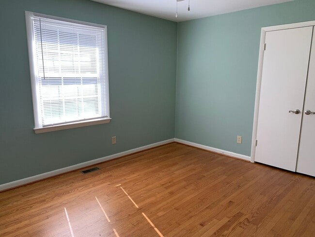 Building Photo - One-month FREE rent!  GREAT LOCATION!! RANCH HOME WITH HARDWOODS NEAR DOWNTOWN