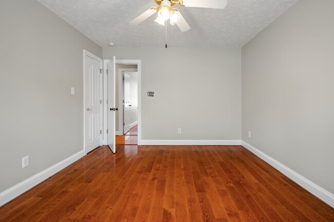 Building Photo - 619 Greyshire Dr