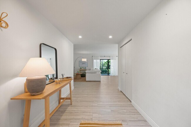 Building Photo - 11355 Pond View Dr