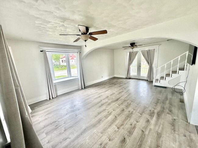 Building Photo - Gorgeous Kalispell home with Historical Charm