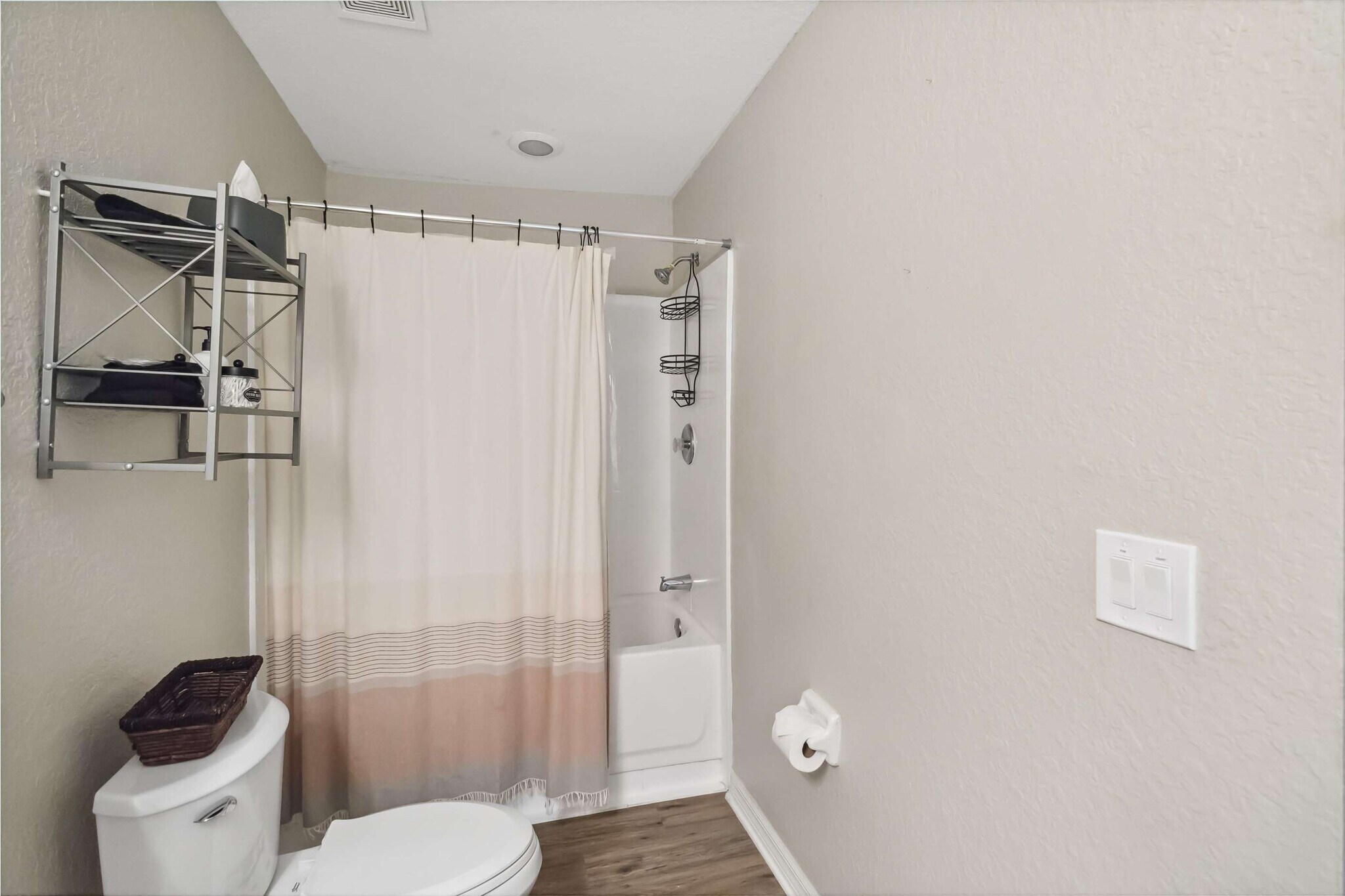 Ensuite with Access to Pool Deck - 222 Reserve Dr