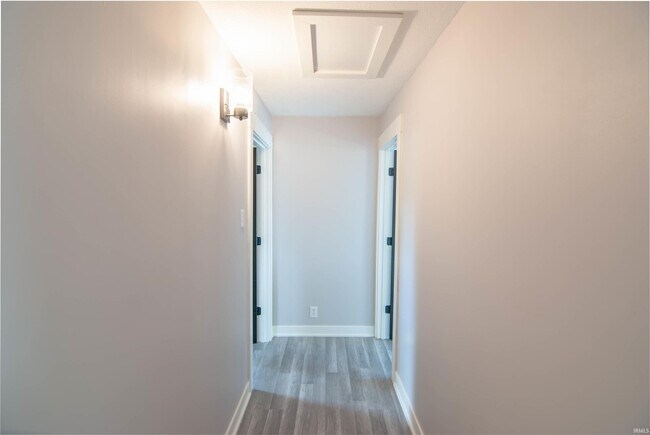 Building Photo - 605 Lavina St