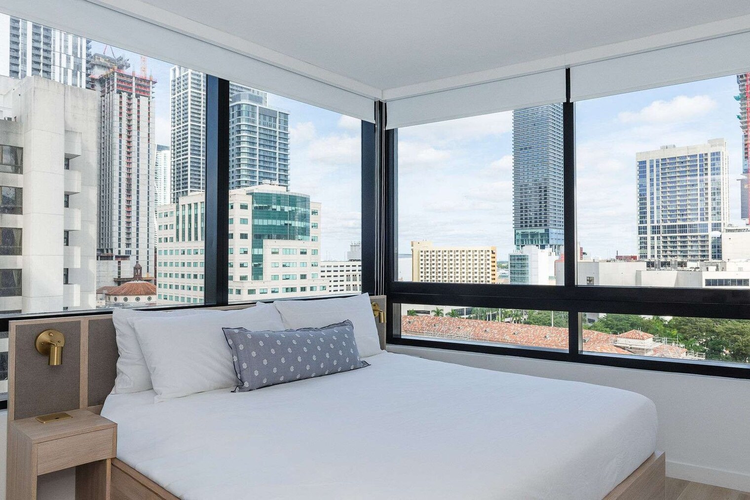 Building Photo - 225 N Miami Ave