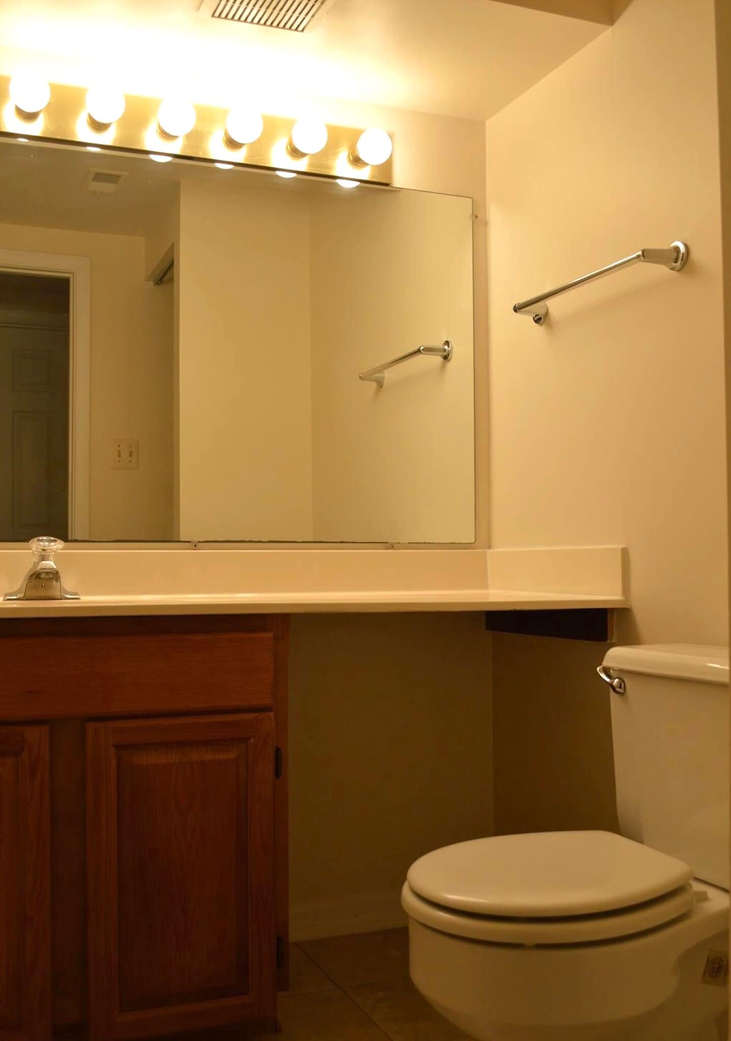 Basement bath room - 17129 Briardale Rd