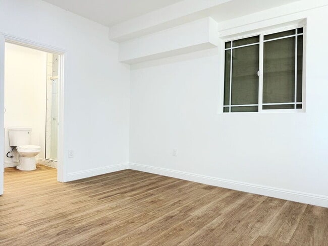 Building Photo - 1731 E 68th St