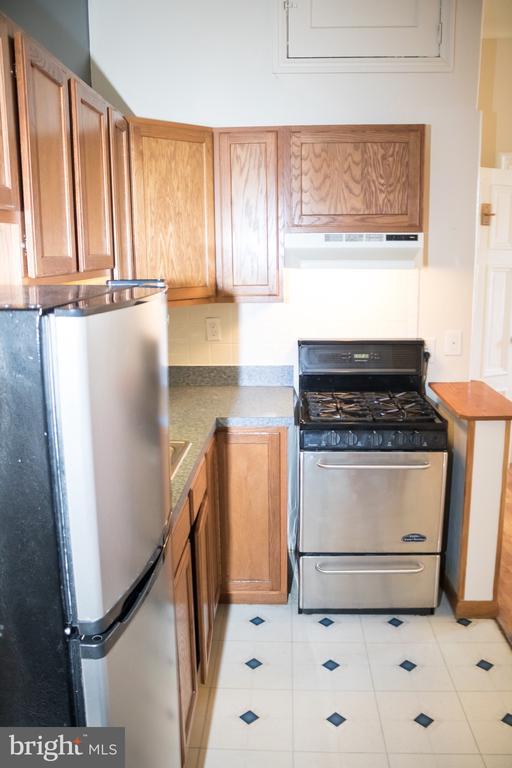 Building Photo - 2210 E York St