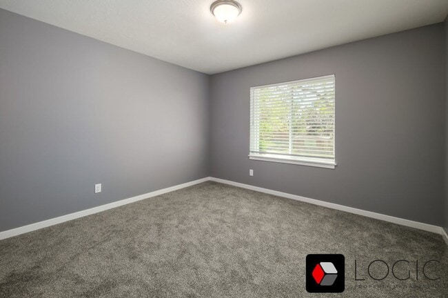 Building Photo - 4050 Porter Ave