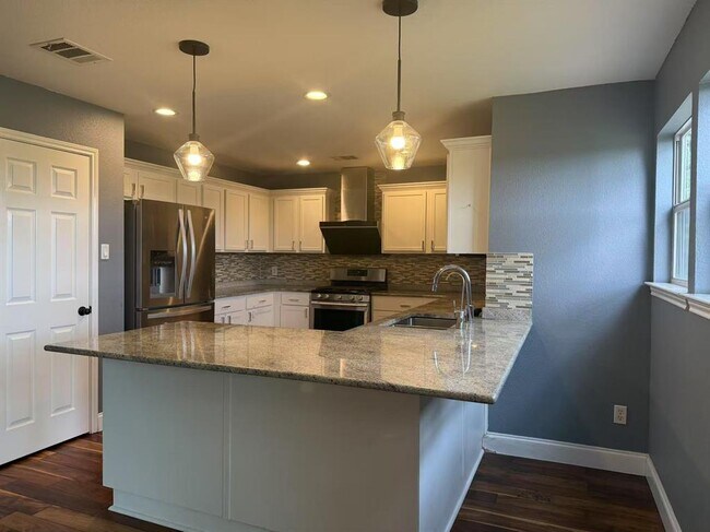 Building Photo - 10905 Dodge Cattle Dr