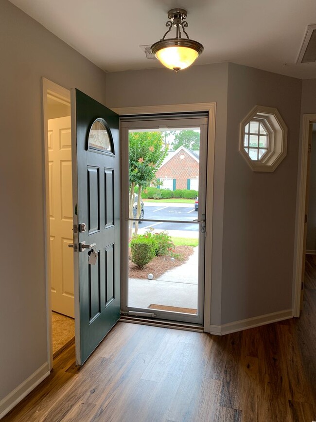 Building Photo - 2 Bedroom 2 Bath Townhouse Available in Windsor Park - Leland