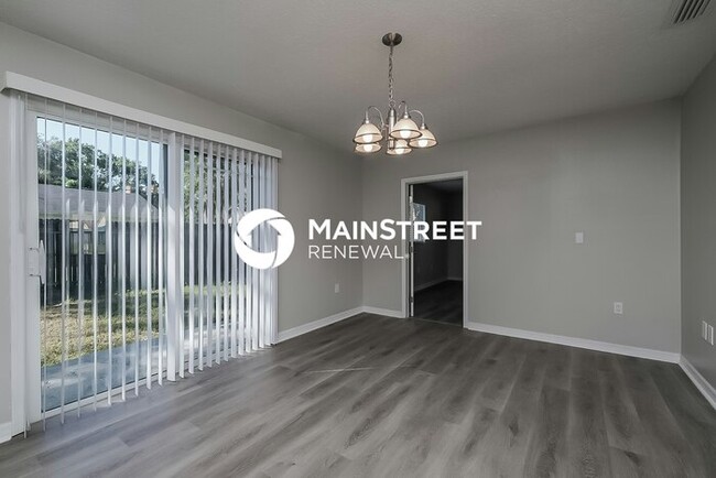 Building Photo - 7900 Lightfoot Dr