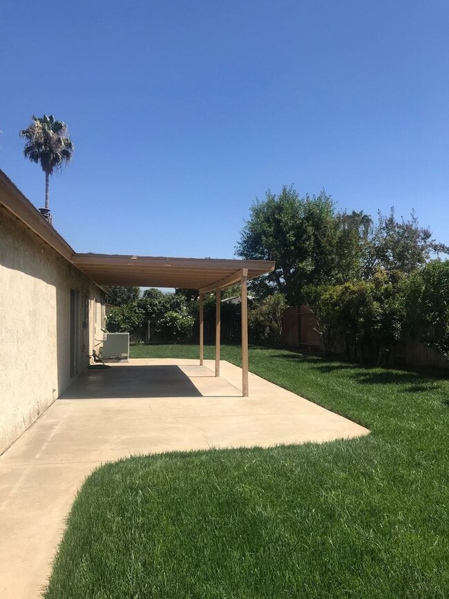 Building Photo - Grand Terrace Family Home