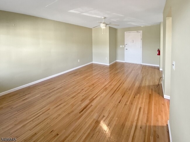 Building Photo - 605 Grove St