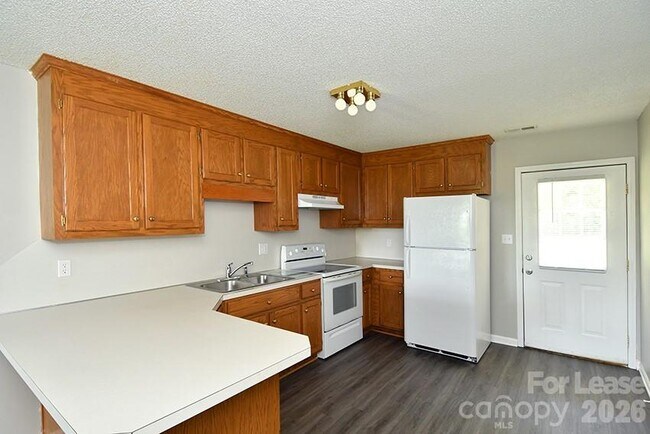 Building Photo - 166 Glen-Gar Dr