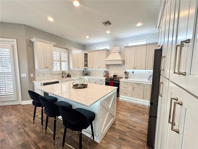 Building Photo - 212 Montara Drive