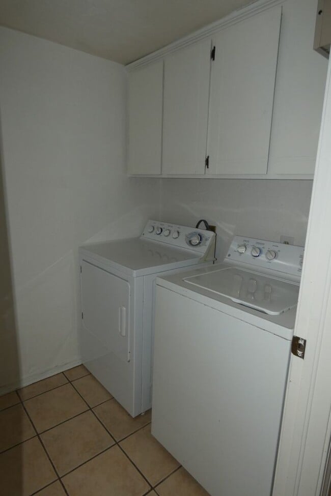 Building Photo - Close to Fort Sill, East side neighborhood