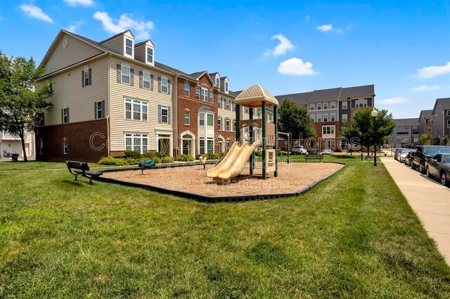 Building Photo - 24676 Hutchinson Farm Dr