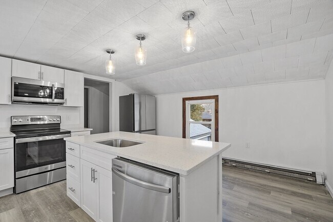 Building Photo - 47 Railroad Ave