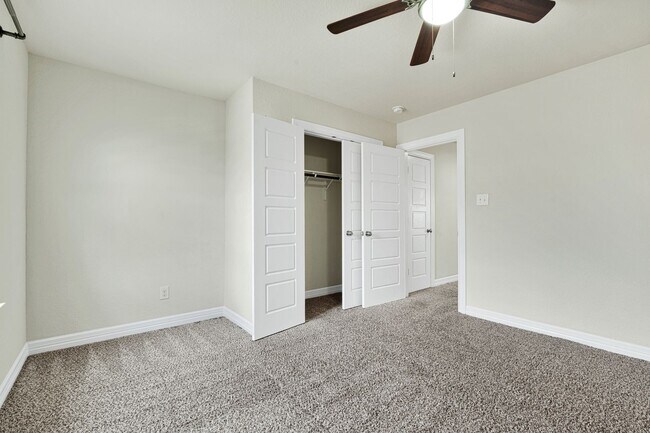 Building Photo - Spacious 5-Bedroom Beauty in Triana Neighborhood –  with Community Perks!