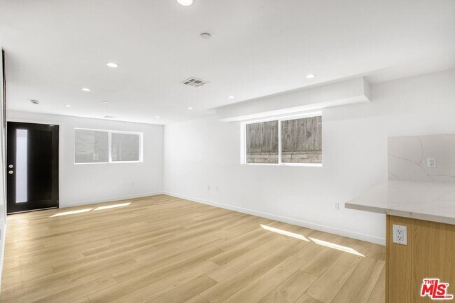 Building Photo - 10826 Hesby St