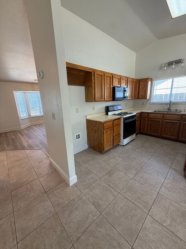 Building Photo - Prime Location 3 Bed 2 Bath Updated Home!