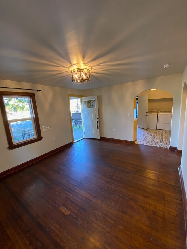 Building Photo - 604 W Worley St