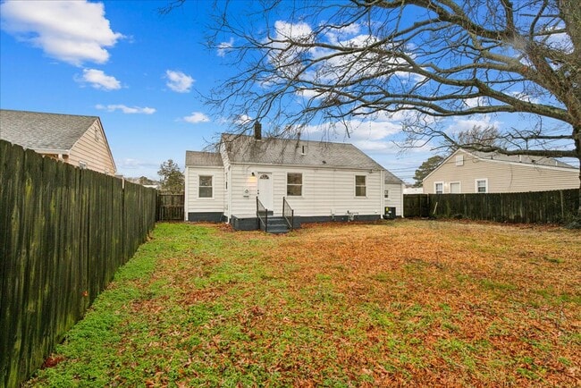 Building Photo - Renovated home in Heart of Hampton Roads