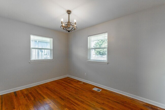 Building Photo - 1605 Foust St