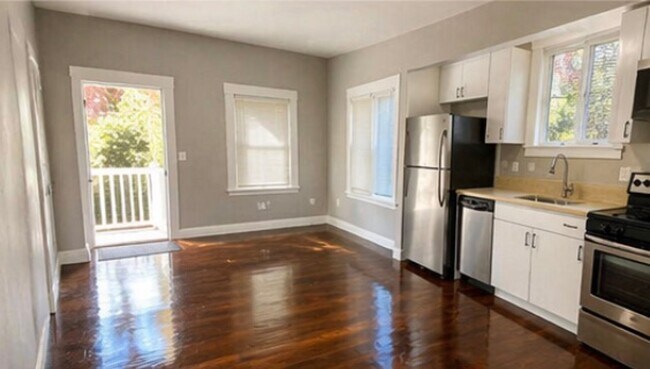 Building Photo - 2732 Union St