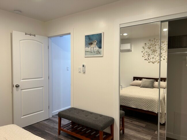 Closet and hallway door - 5032 Lincoln Ave