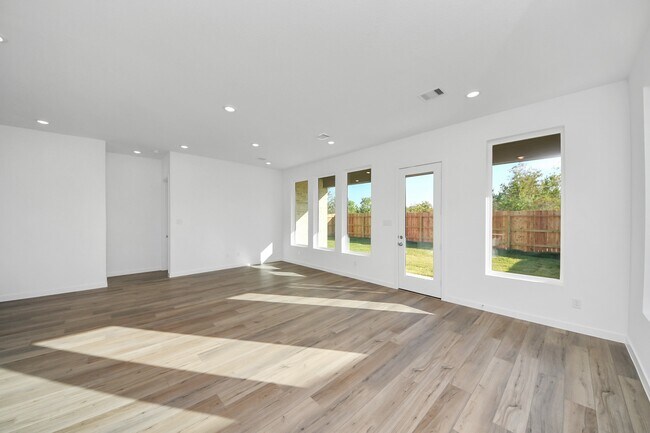 Building Photo - 32031 Victoria Meadow Dr